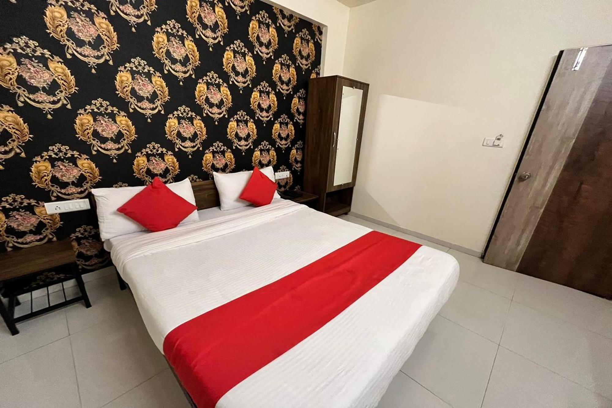 Hotel Kalyan Palace Batwa Екстер'єр фото