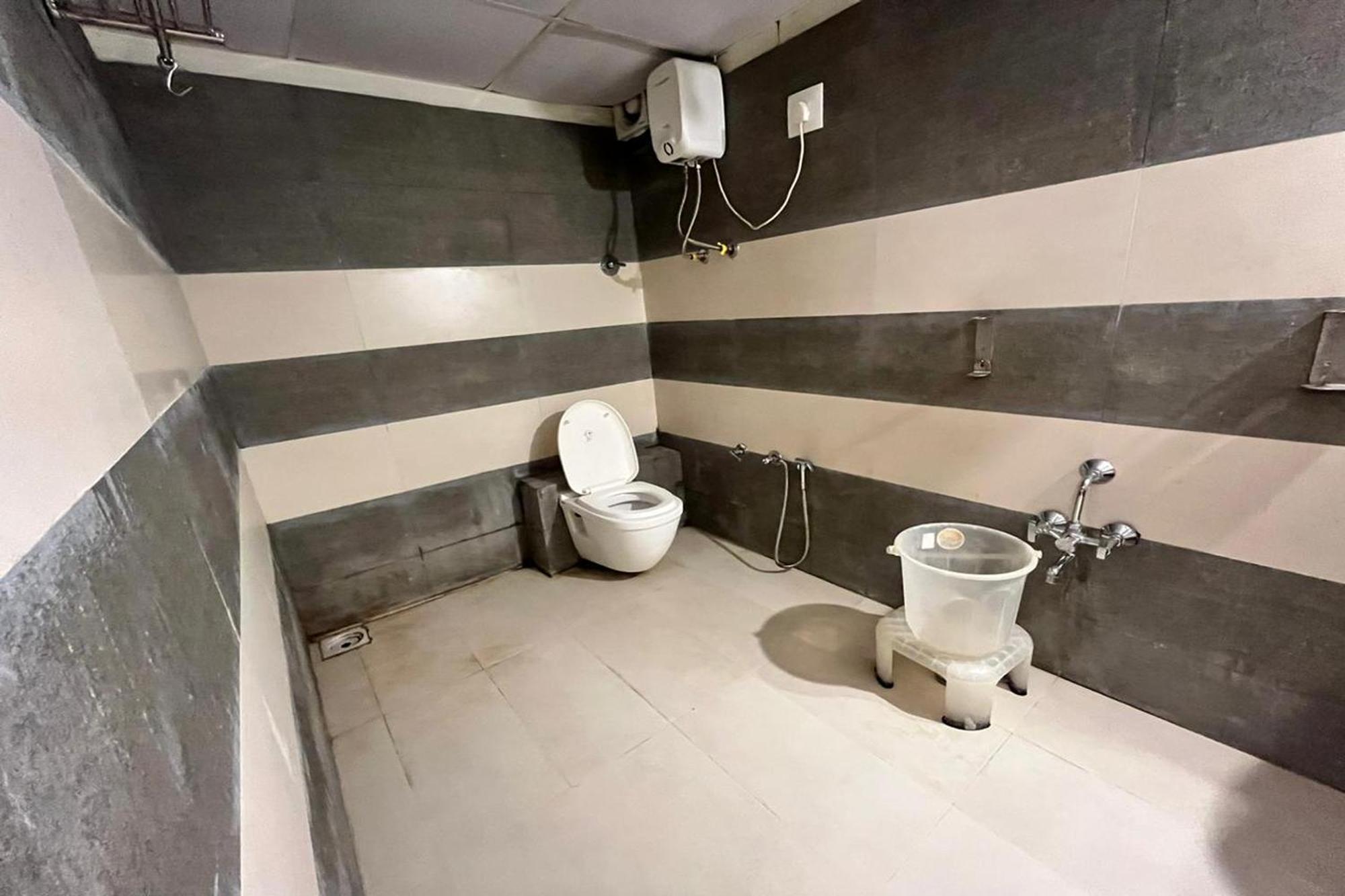 Hotel Kalyan Palace Batwa Екстер'єр фото