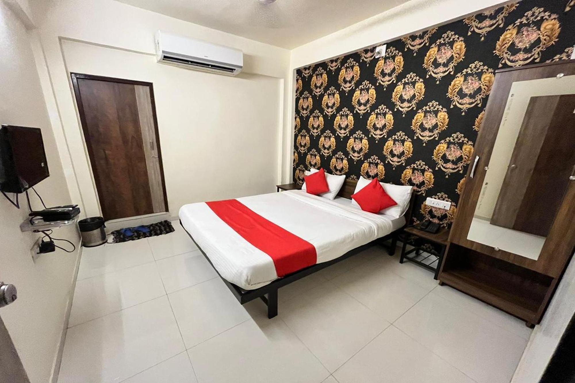 Hotel Kalyan Palace Batwa Екстер'єр фото