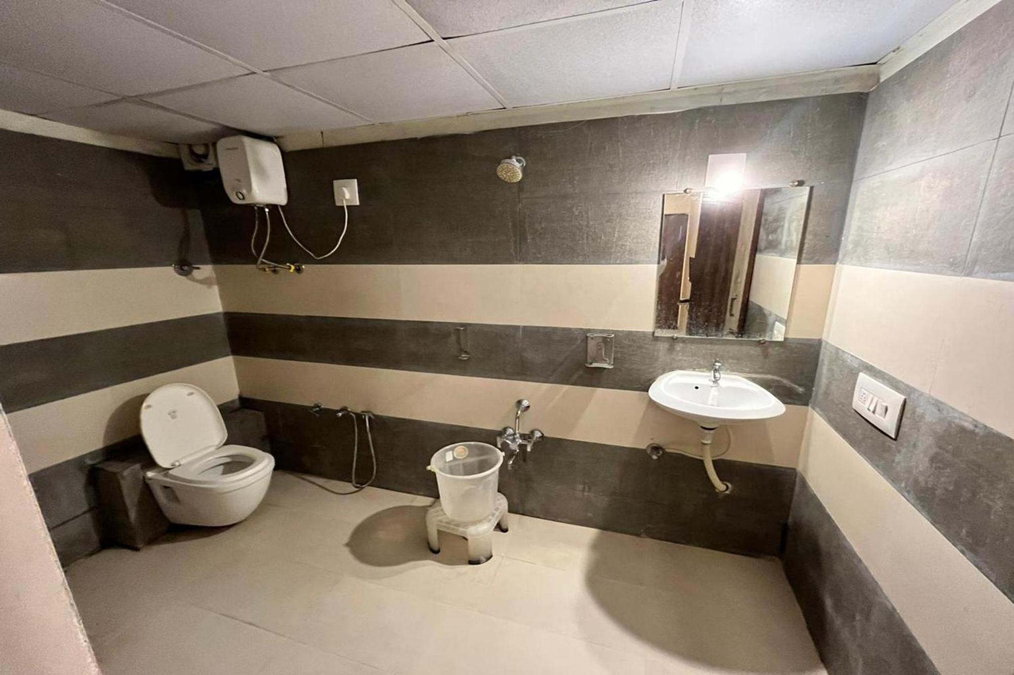 Hotel Kalyan Palace Batwa Екстер'єр фото