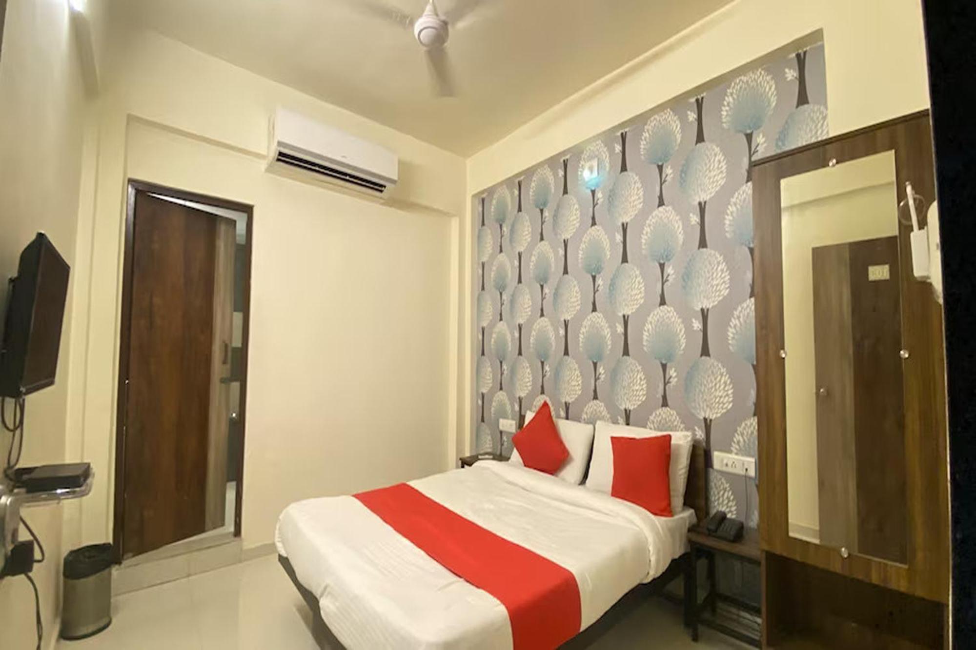 Hotel Kalyan Palace Batwa Екстер'єр фото