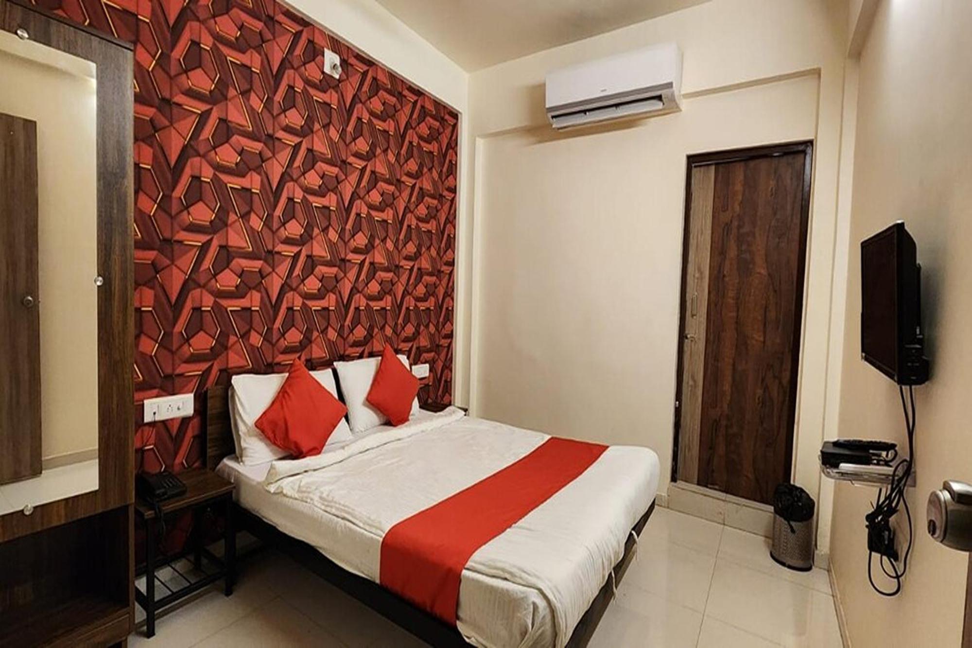 Hotel Kalyan Palace Batwa Екстер'єр фото