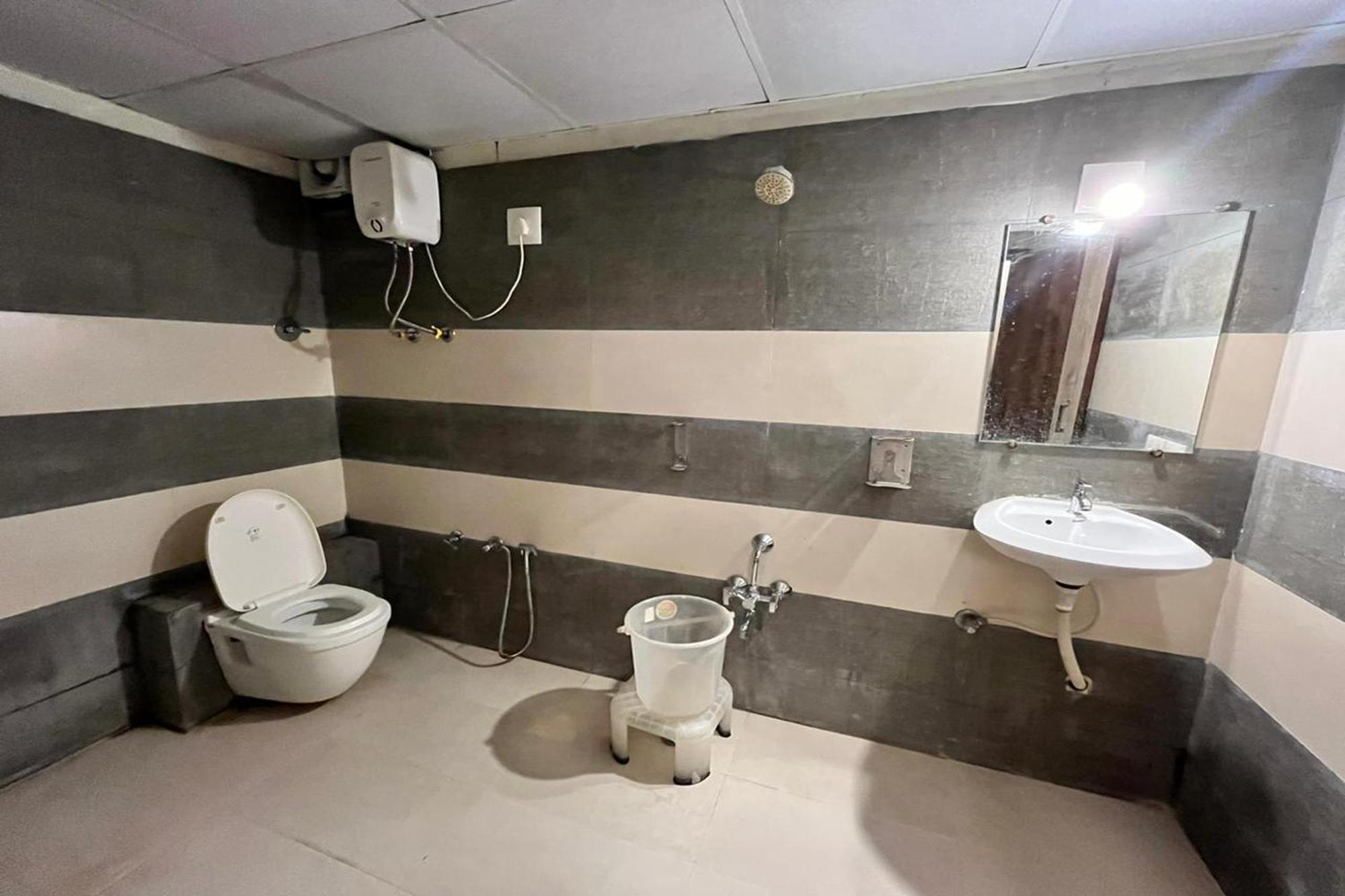 Hotel Kalyan Palace Batwa Екстер'єр фото