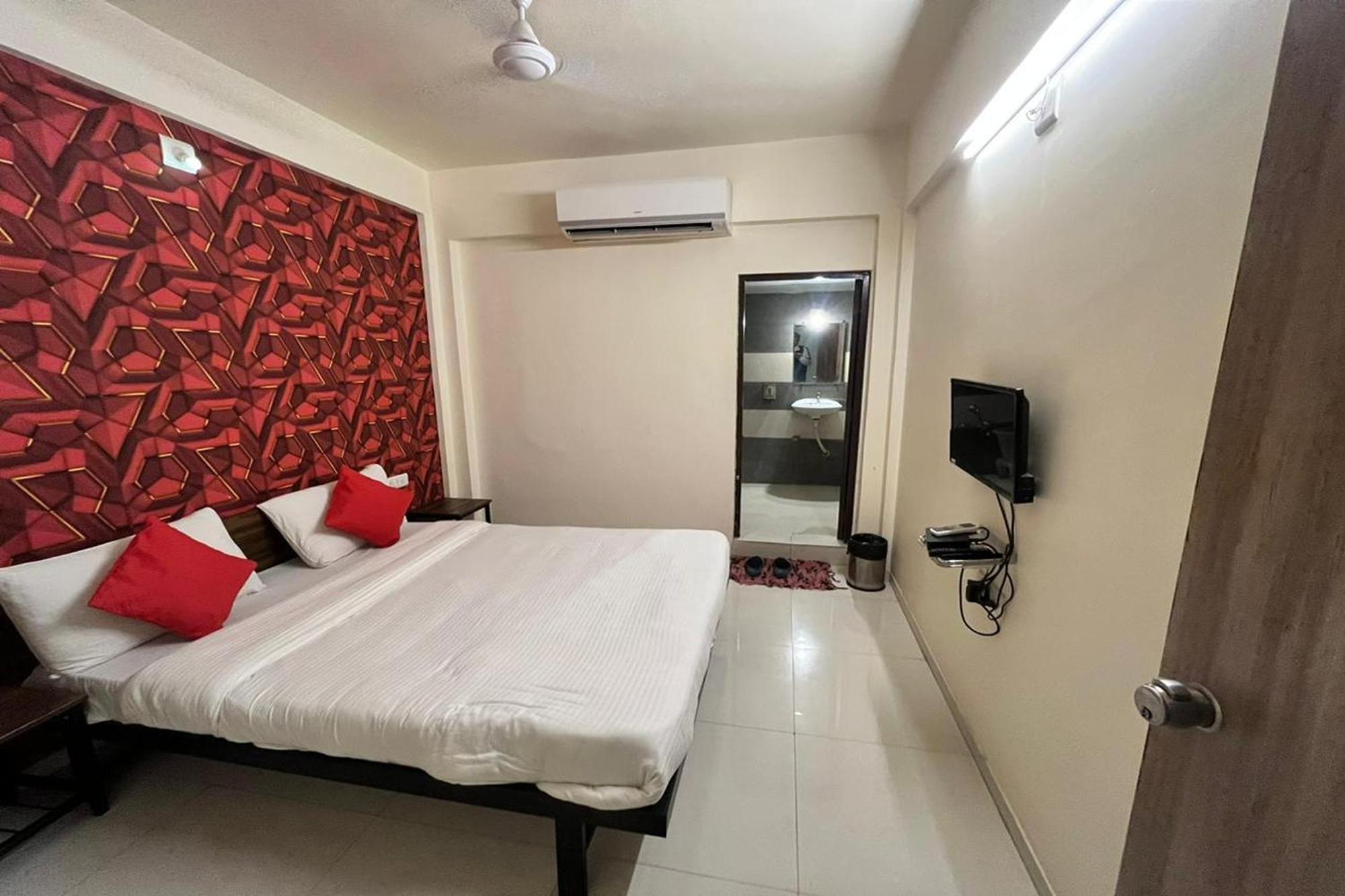 Hotel Kalyan Palace Batwa Екстер'єр фото
