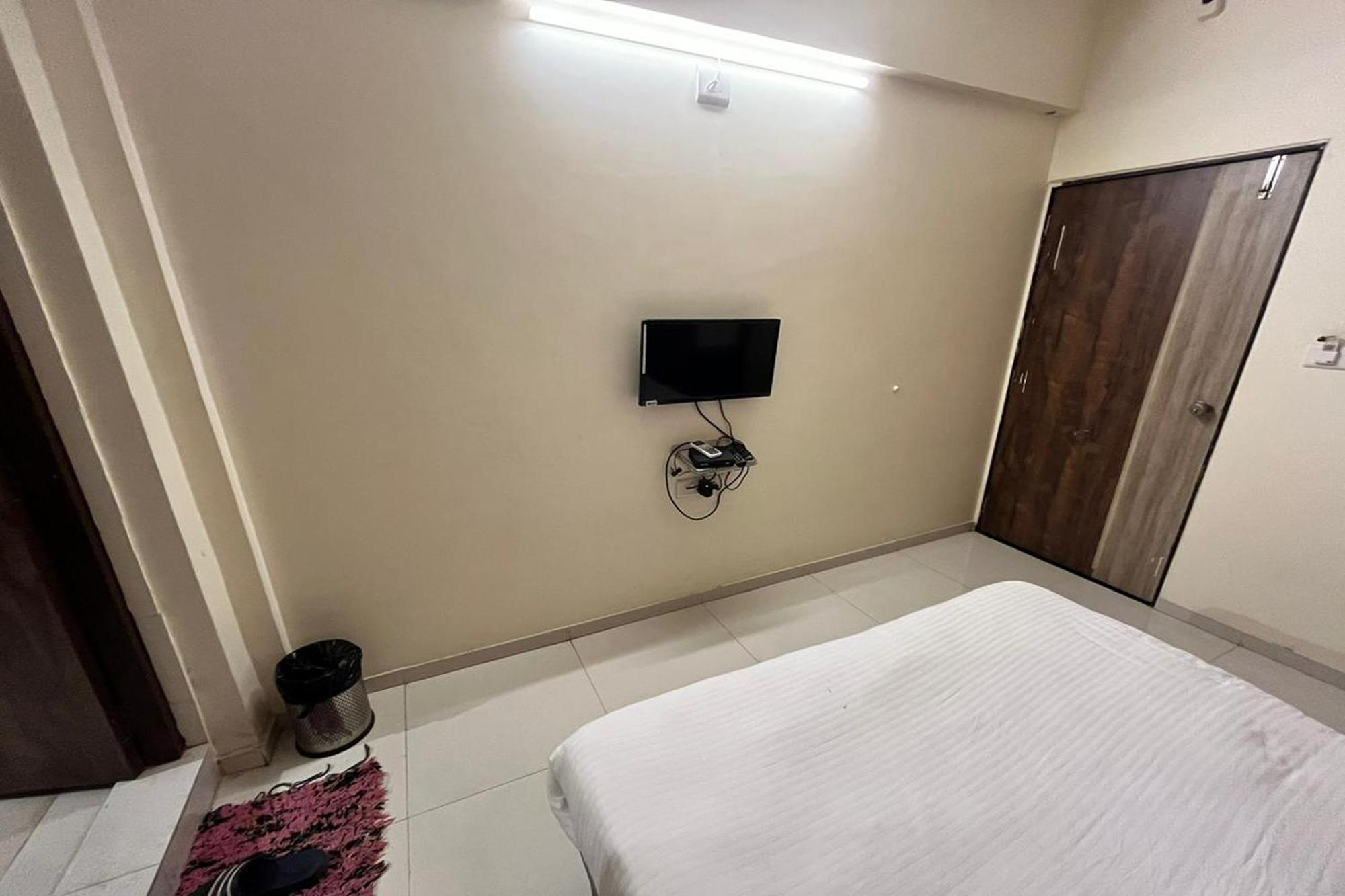 Hotel Kalyan Palace Batwa Екстер'єр фото