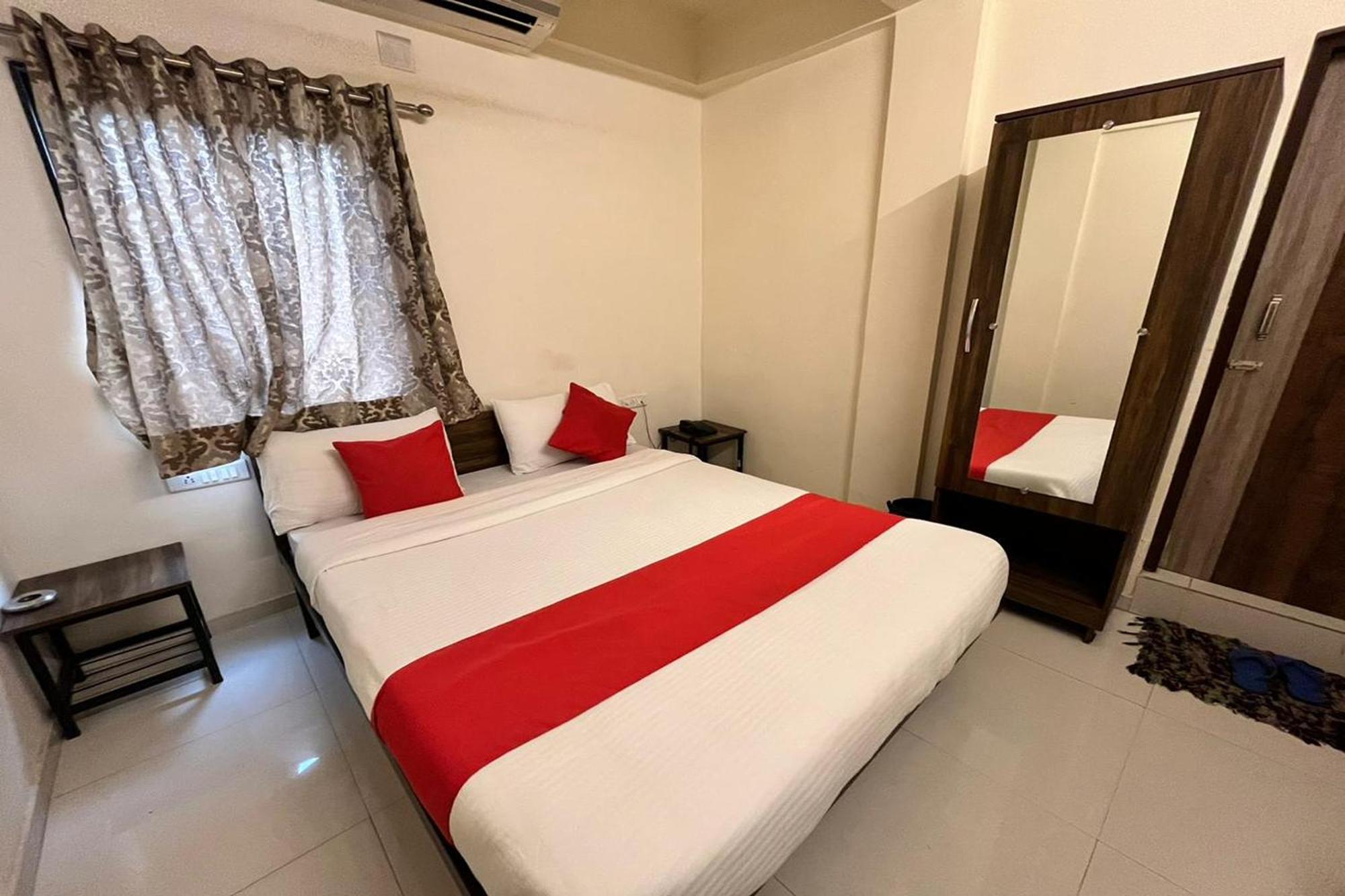 Hotel Kalyan Palace Batwa Екстер'єр фото