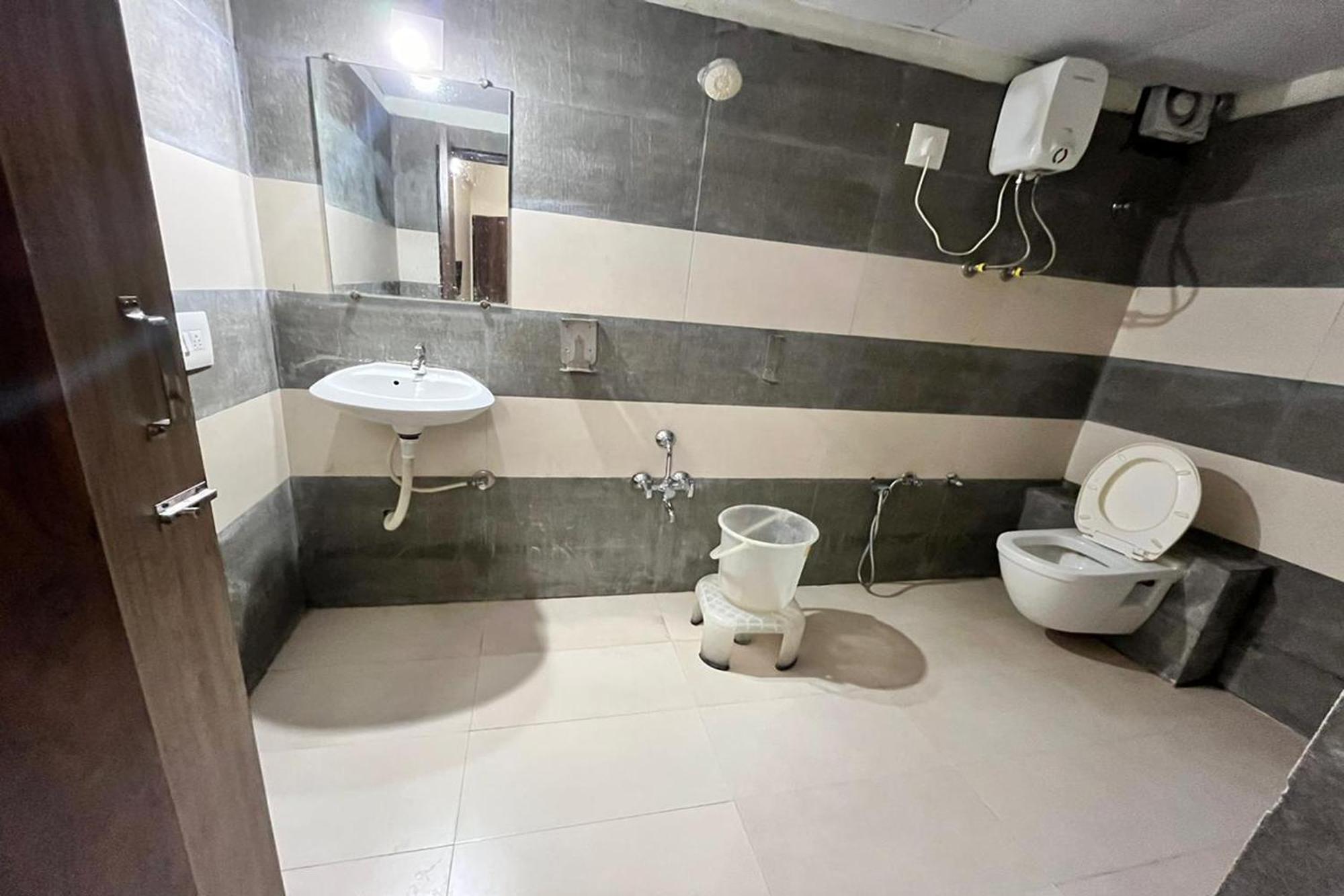 Hotel Kalyan Palace Batwa Екстер'єр фото