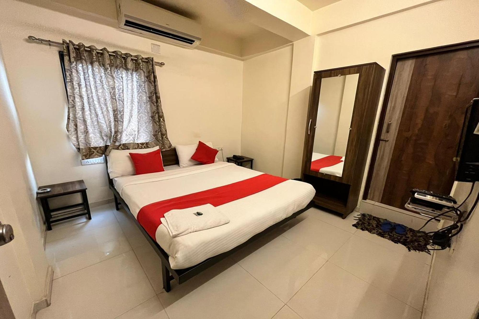 Hotel Kalyan Palace Batwa Екстер'єр фото