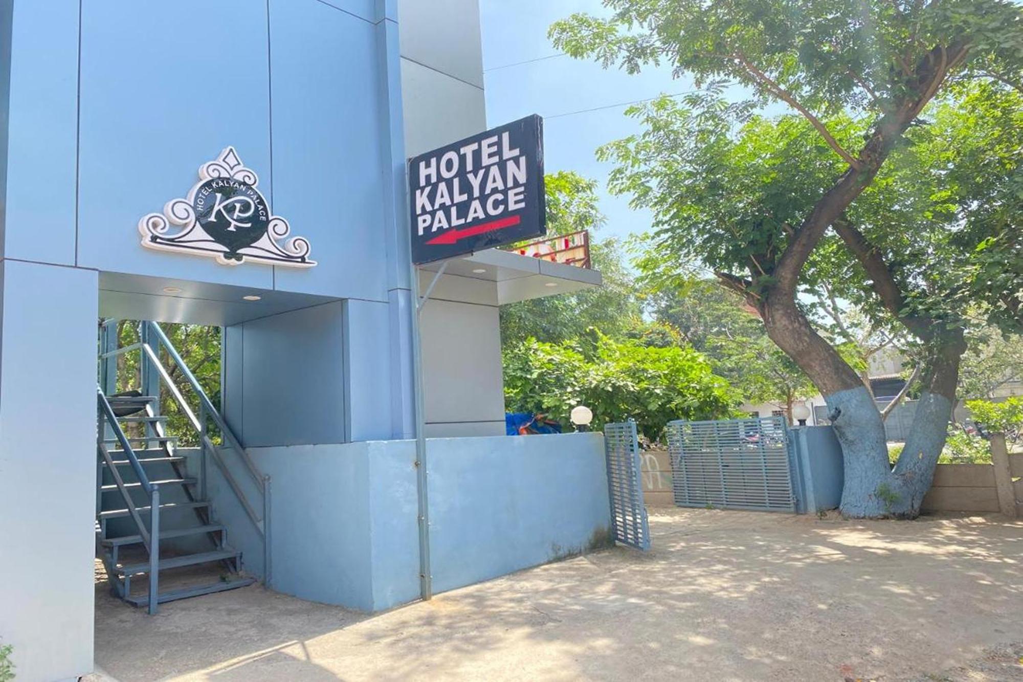 Hotel Kalyan Palace Batwa Екстер'єр фото