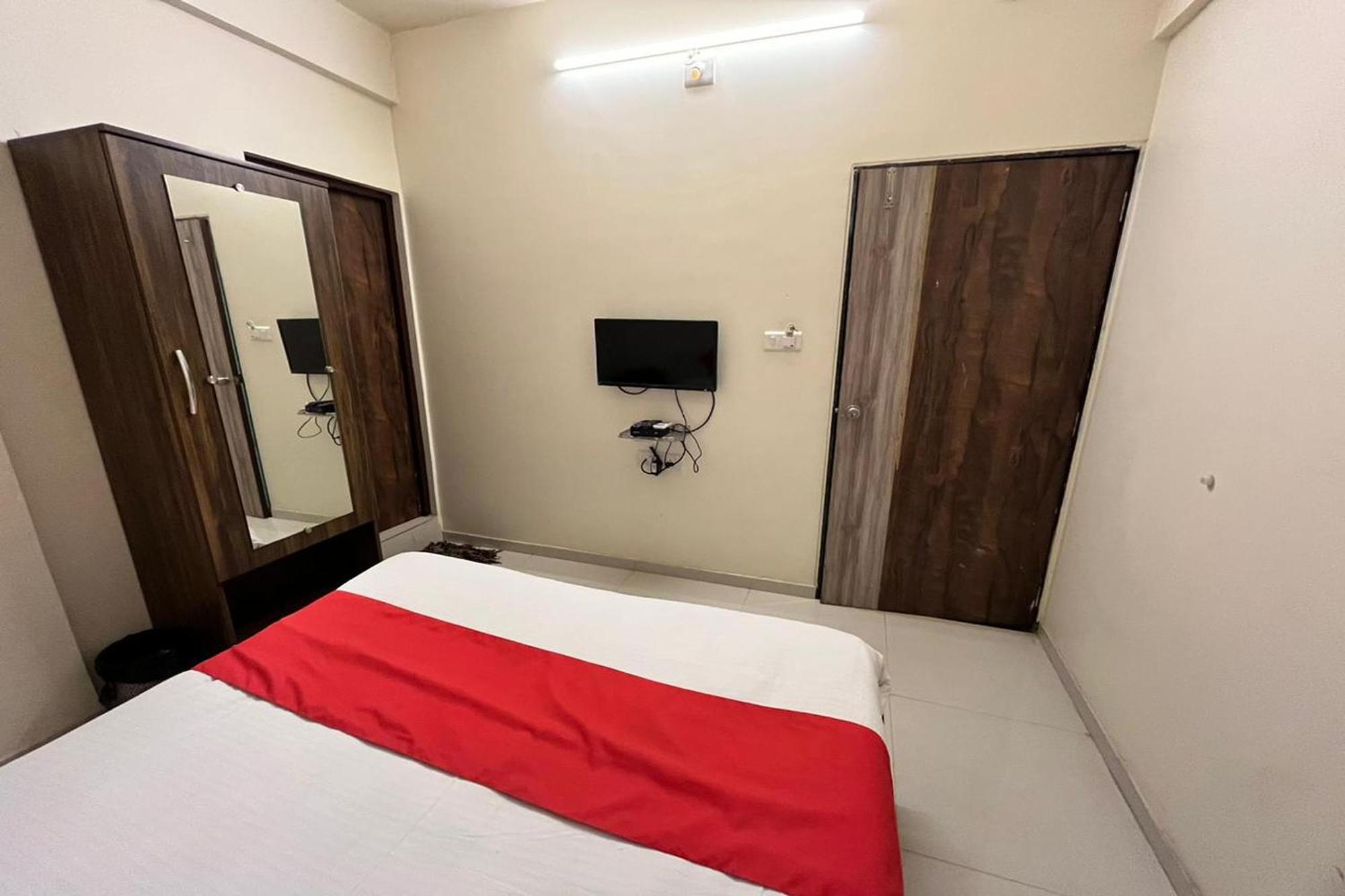 Hotel Kalyan Palace Batwa Екстер'єр фото